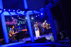 Penampilan Indro Hardjodikoro ft. Sruti Respati di Ngayogjazz.